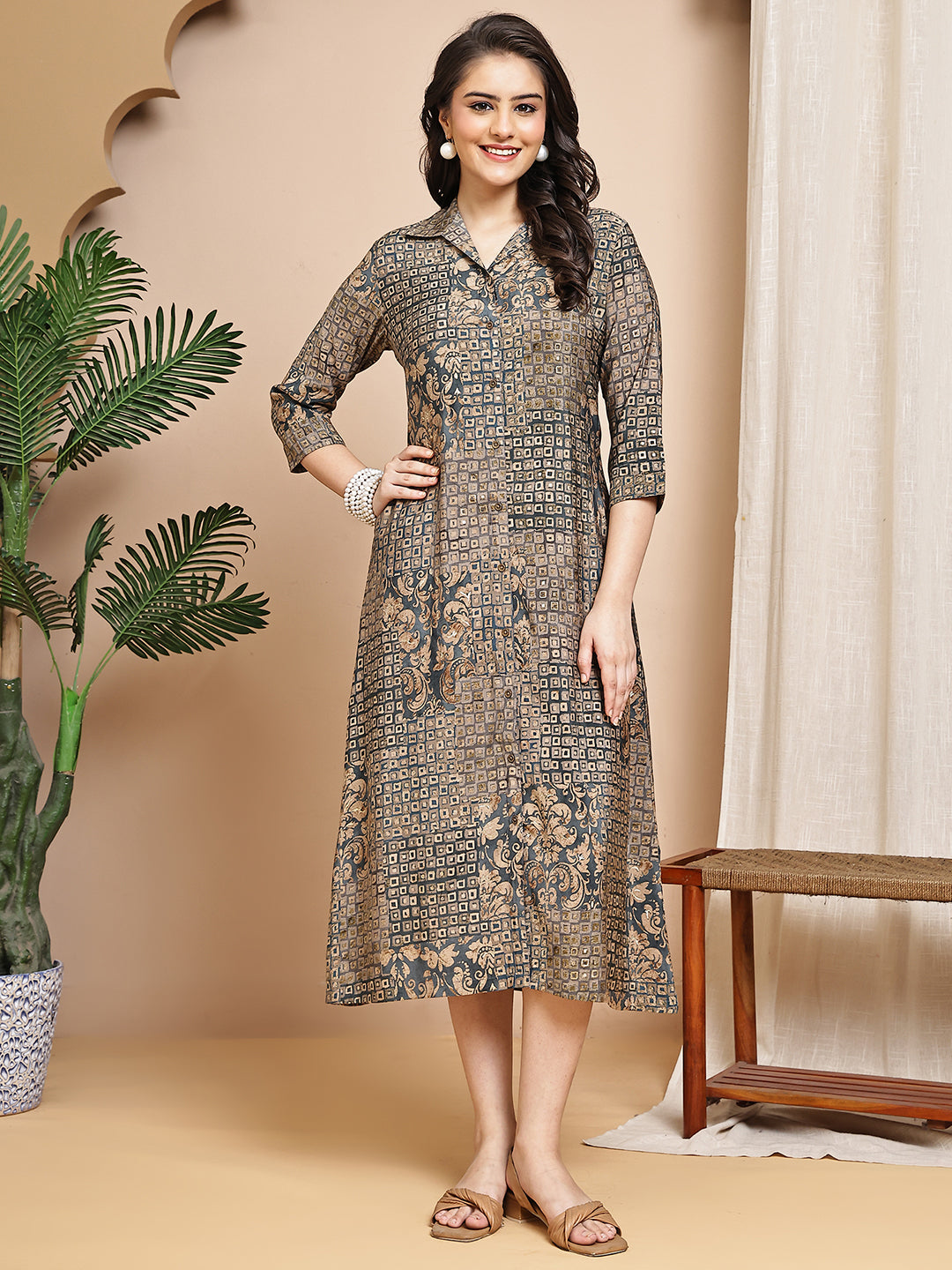 Woman wearing grey abstract printed dress