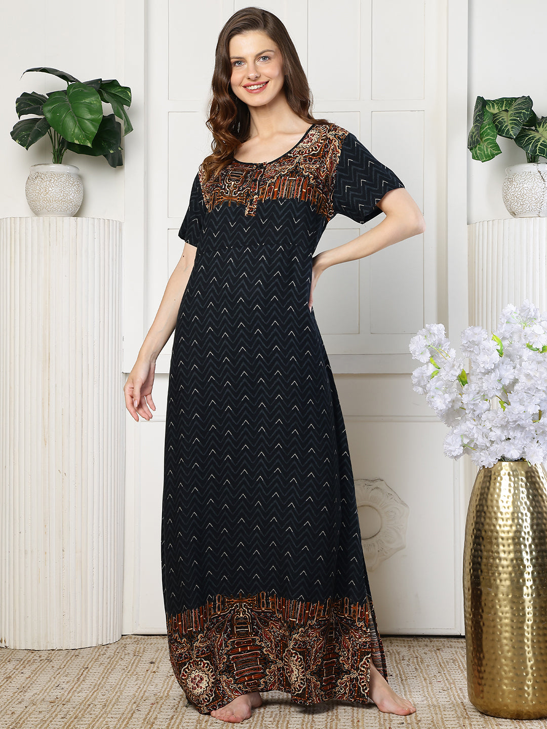 Night suit for women in black abstract – maxi length | Claura