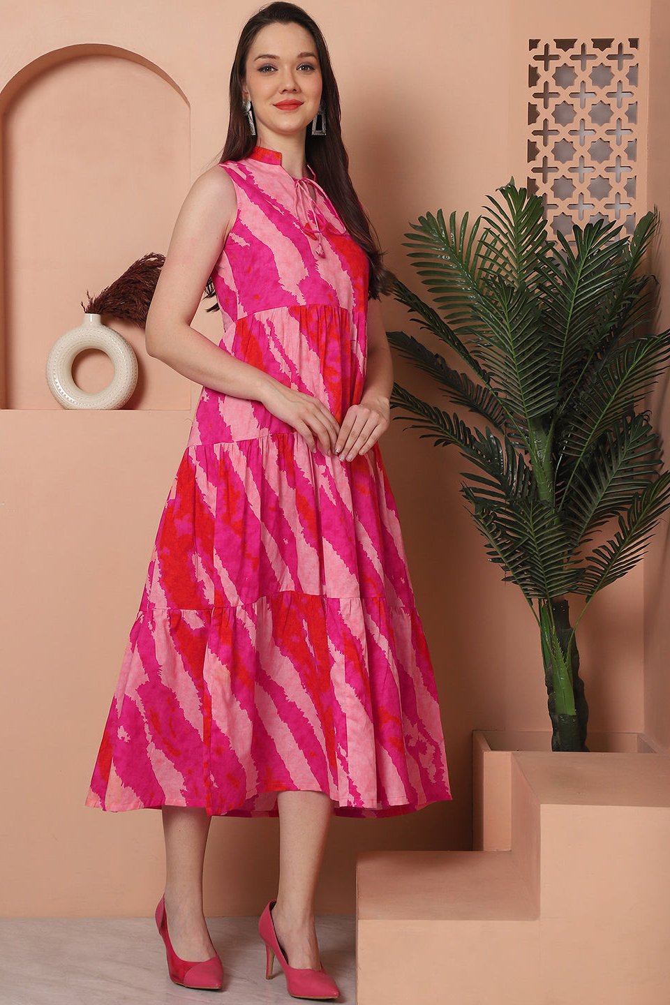 Pink cotton dress with short sleeves and tie-dye print