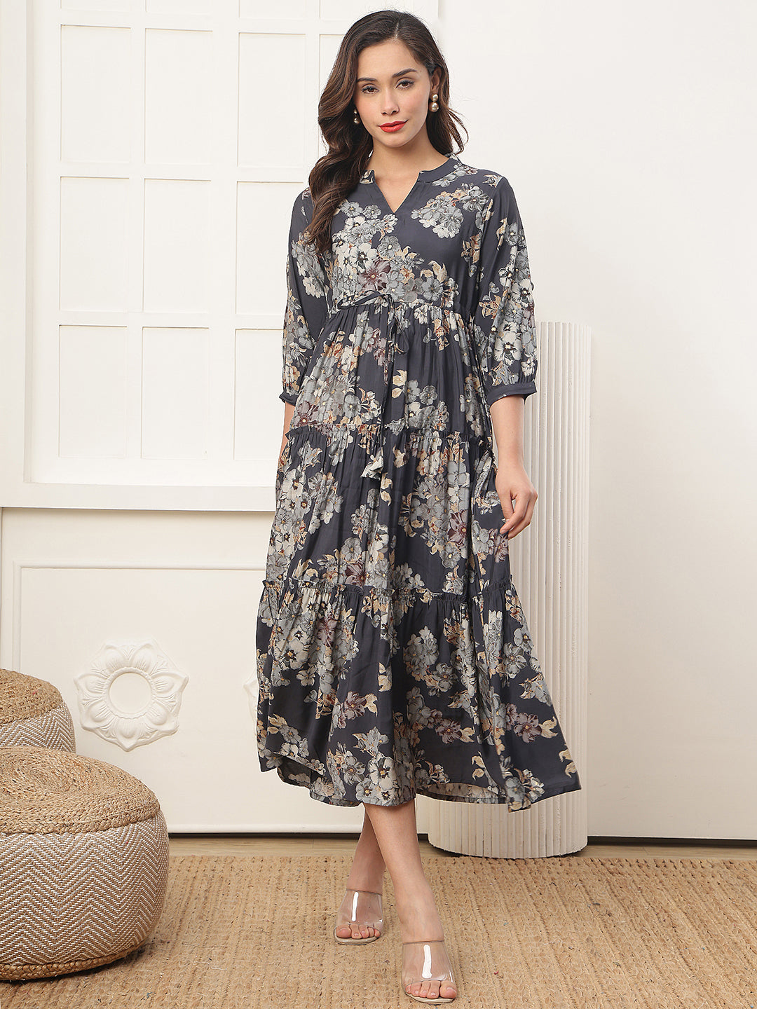 Grey printed dress with comfortable sleeves