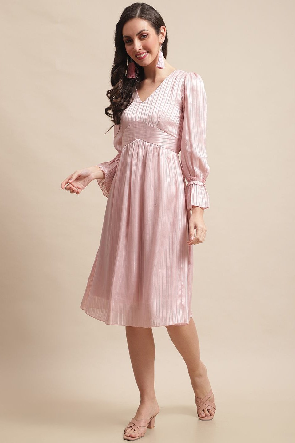 Pink georgette dress with short sleeves and flowy hem