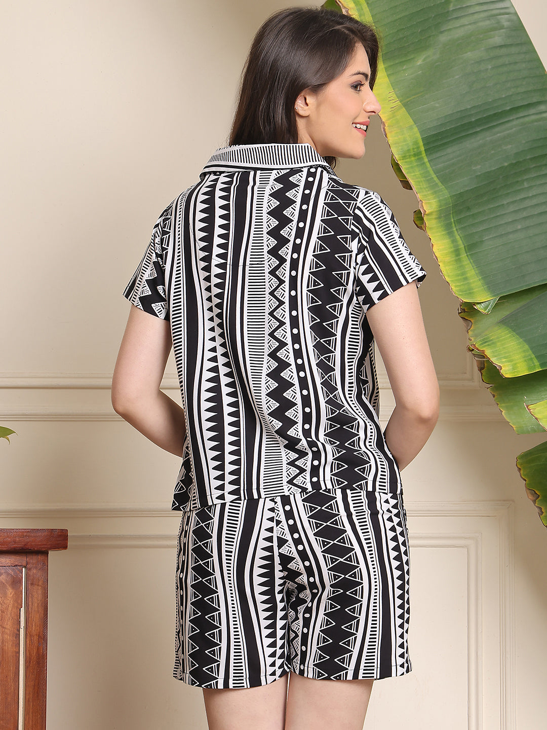 Black & White Colour Abstarct Printed Viscose Rayon Top & Short Night Suit